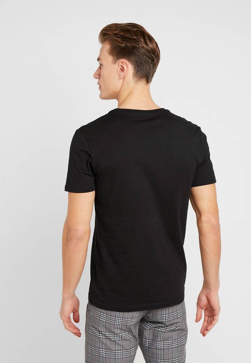Pier One Pier One 5 PACK - Basic T-shirt - black Kauf eins, bekomm eins gratis