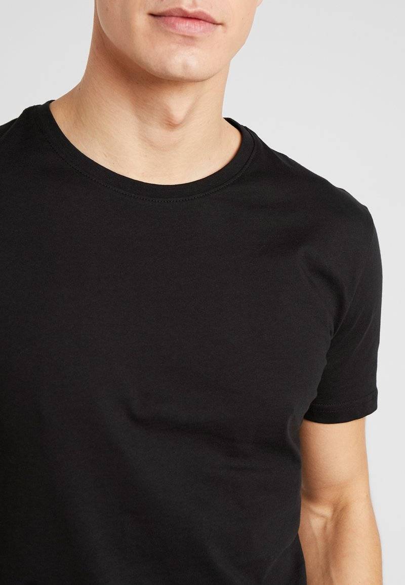 Pier One Pier One 5 PACK - Basic T-shirt - black Kauf eins, bekomm eins gratis