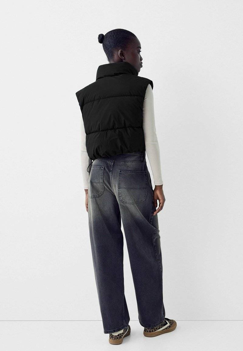 Bershka Bershka CROPPED PUFFER - Waistcoat - black denim Riesige Ersparnisse