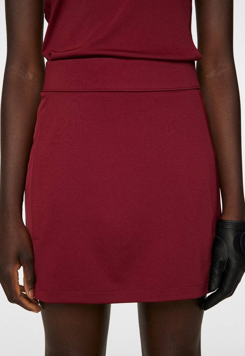J.LINDEBERG Sports J.LINDEBERG Sports AMELIE MID - Sports skirt - cabernet Letzter Tag