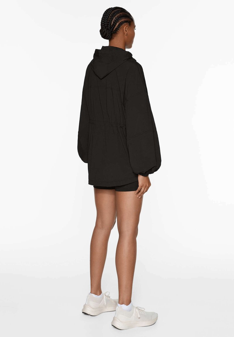 OYSHO OYSHO REPELLENT TECHNICAL - Windbreaker - black Bis zu 55% Rabatt
