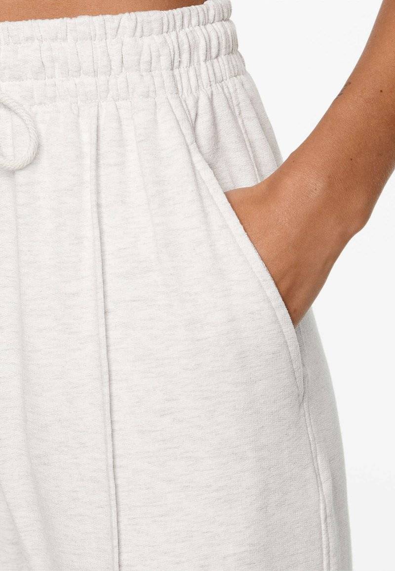 OYSHO OYSHO SOFT TOUCH RELAXED STRAIGHT-LEG - Tracksuit bottoms - mottled light grey Speichern exportieren