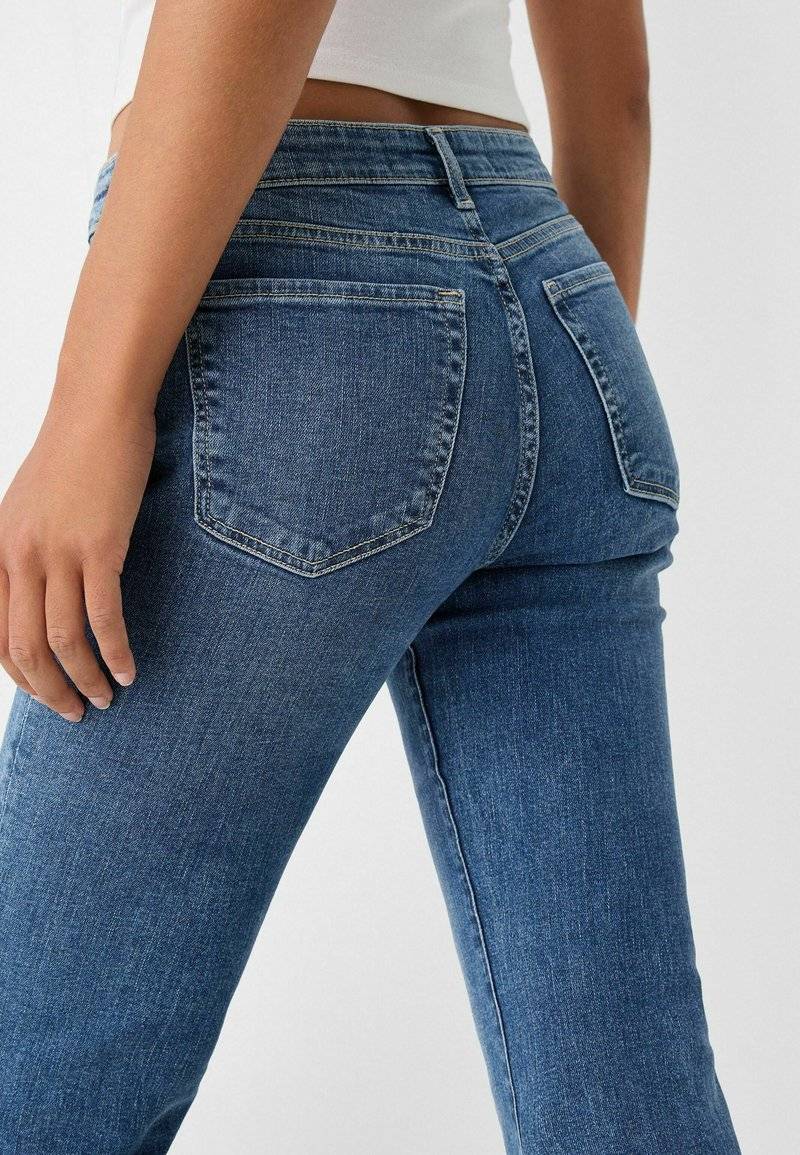 Bershka Bershka Flared Jeans - light blue denim Zeitlich begrenztes Angebot
