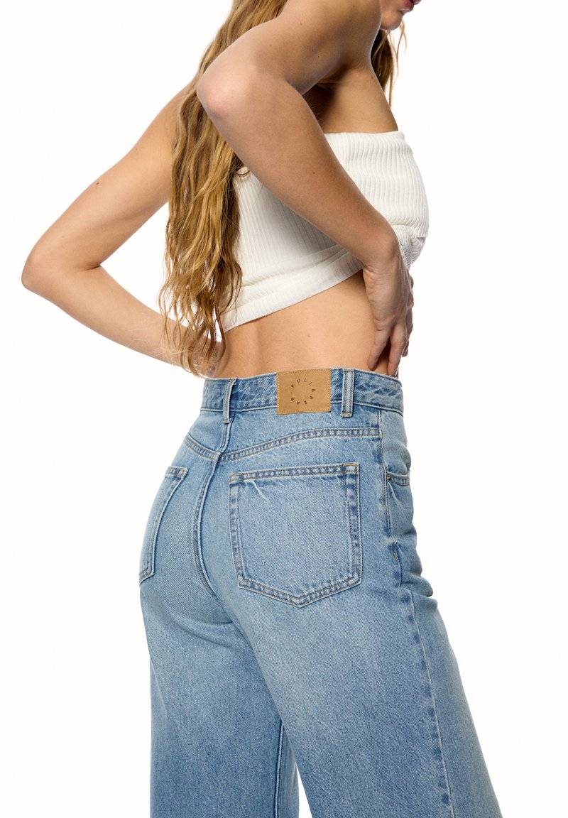 PULL&BEAR PULL&BEAR HIGH WAIST - Flared Jeans - blue Blitzangebot