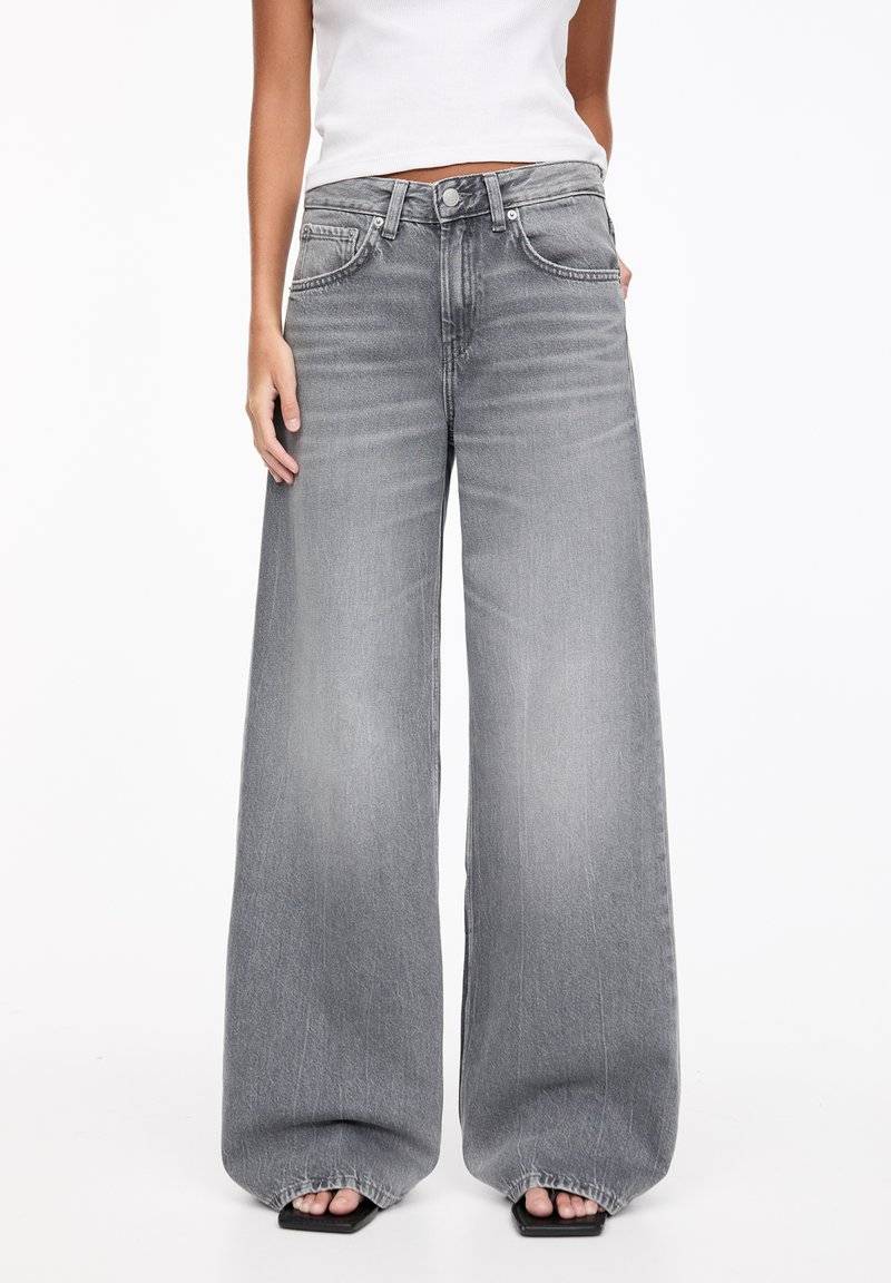 PULL&BEAR PULL&BEAR OVERSIZE - Flared Jeans - grey Neuheiten