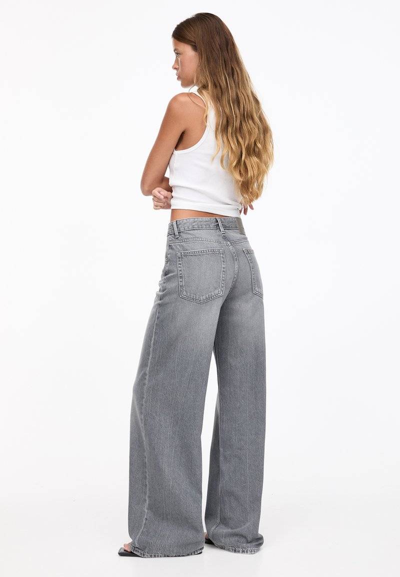 PULL&BEAR PULL&BEAR OVERSIZE - Flared Jeans - grey Neuheiten
