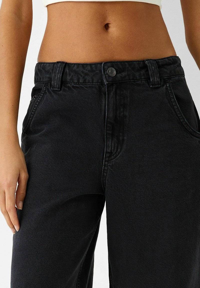 Bershka Bershka BERMUDA - Denim shorts - black JETZT KAUFEN