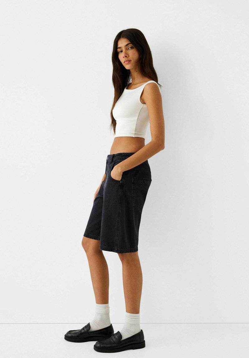 Bershka Bershka BERMUDA - Denim shorts - black JETZT KAUFEN