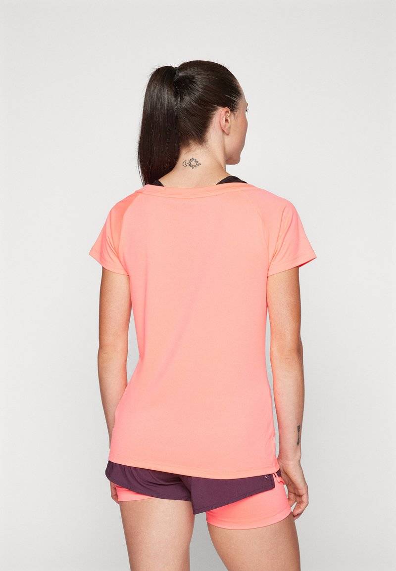 Puma Puma TRAIN FAVORITE CAT TEE - Sports T-shirt - sunset glow Super Rabatt
