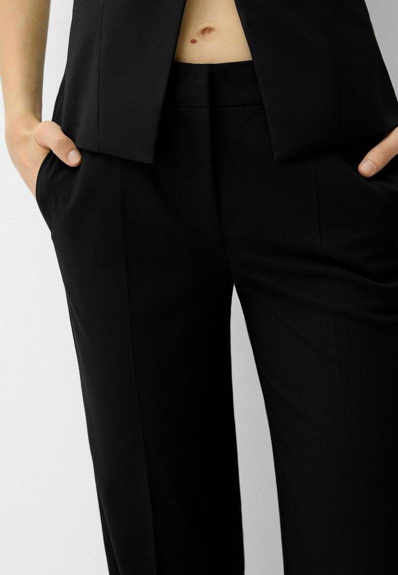 Bershka Bershka STRAIGHT-LEG TAILORED - Trousers - black denim Valentinstagsangebot
