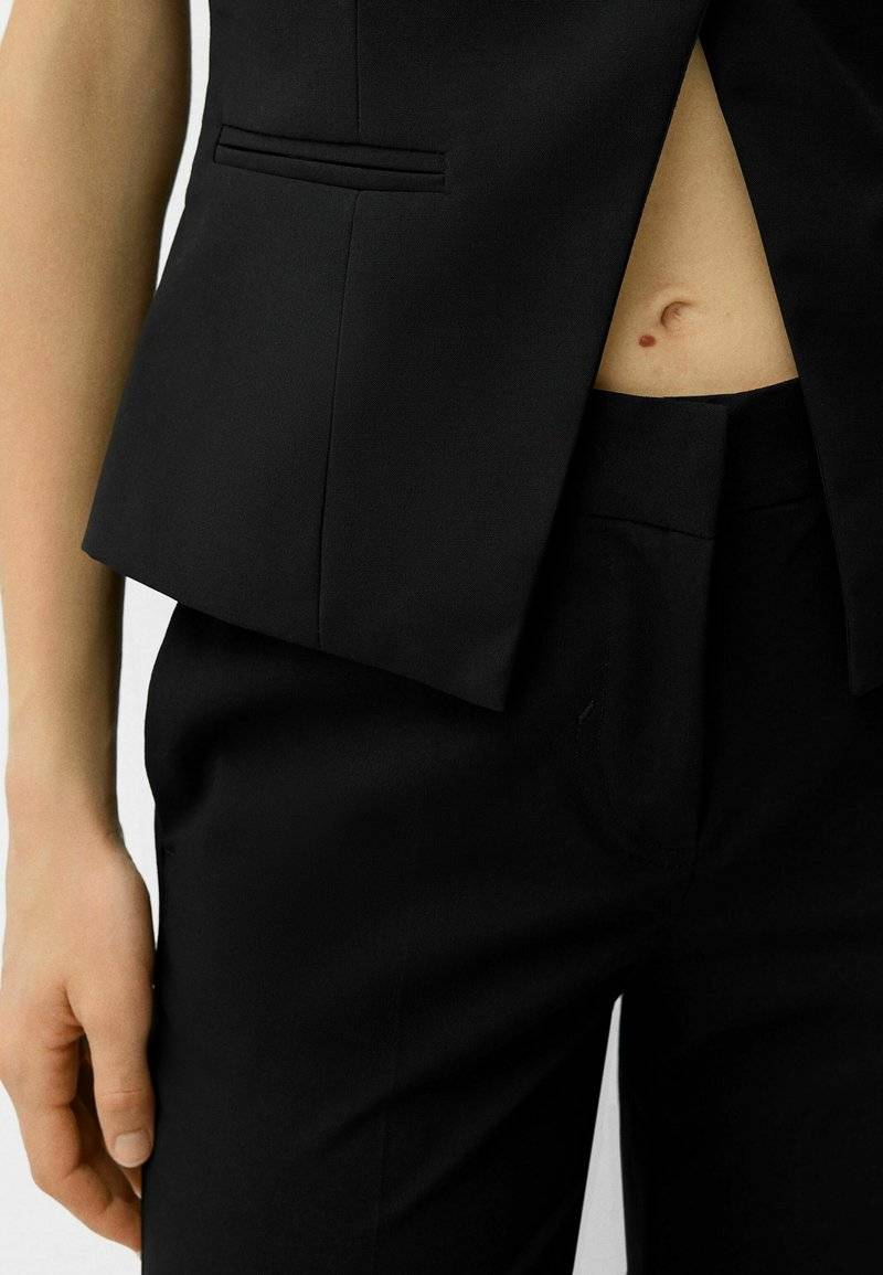 Bershka Bershka STRAIGHT-LEG TAILORED - Trousers - black denim Valentinstagsangebot