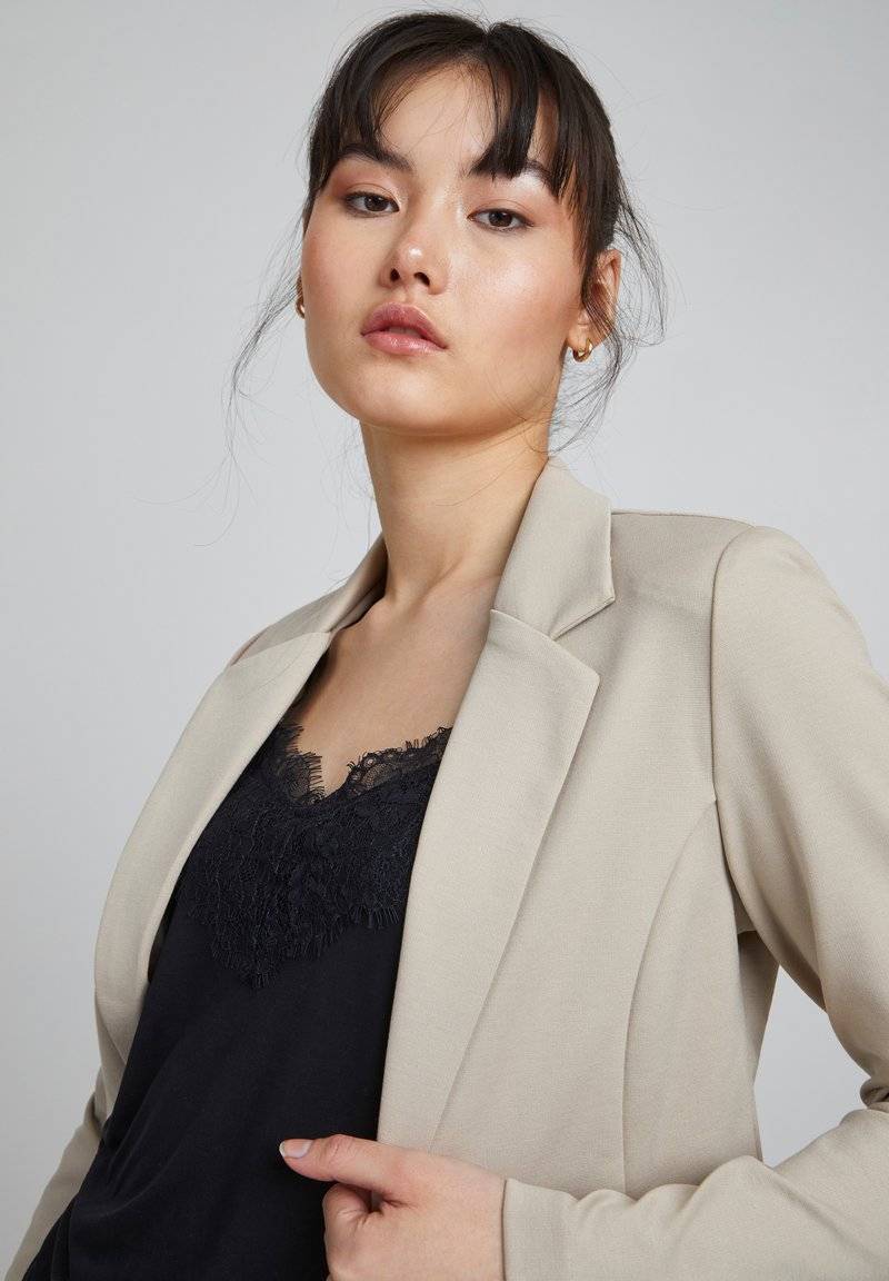 ICHI ICHI KATE - Blazer - doeskin Kostenlose Rückgabe