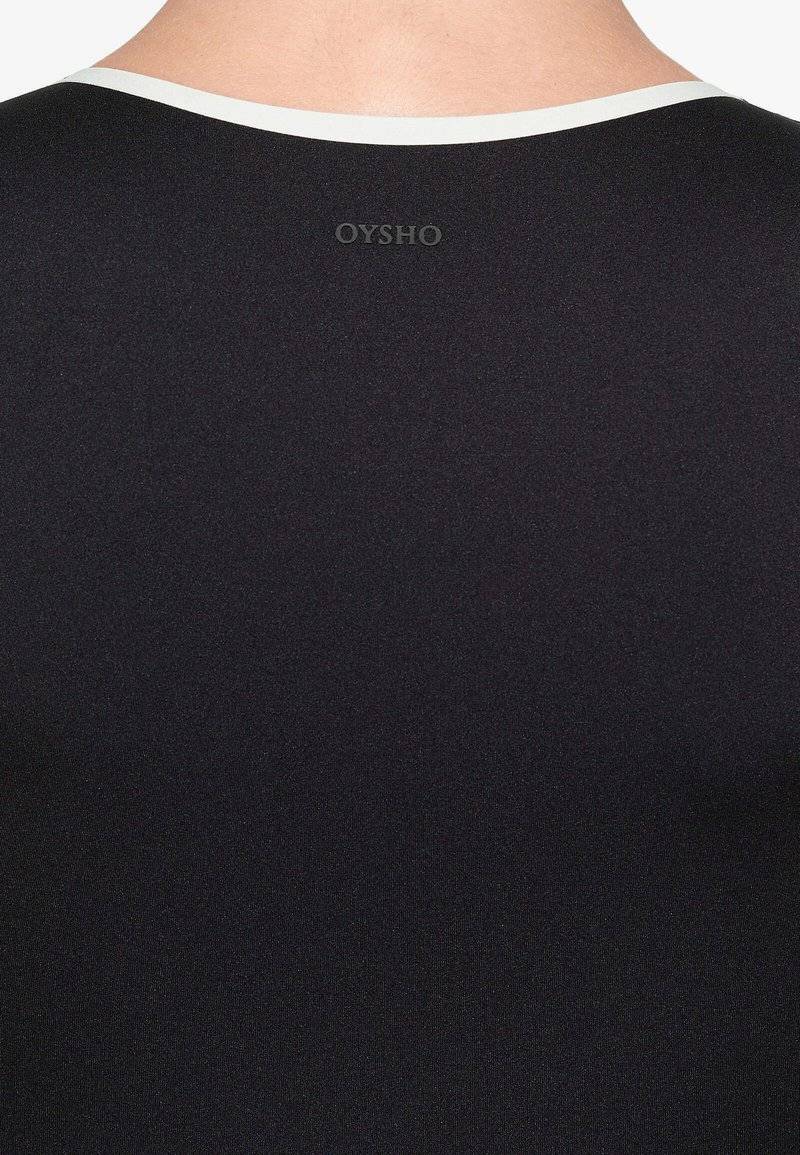 OYSHO OYSHO PERFECT-ADAPT PIPING - Sports T-shirt - black Sonderangebot der Fabrik