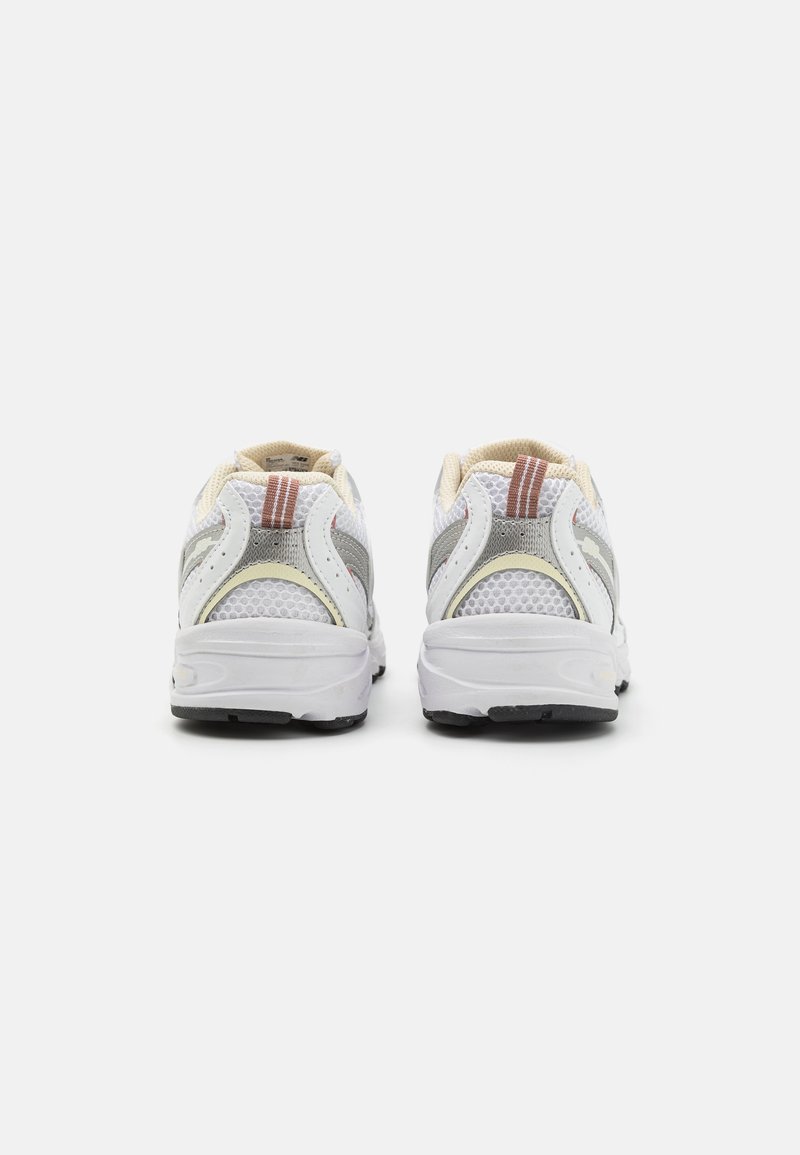 New Balance New Balance 530 UNISEX - Trainers - white Exklusivangebot