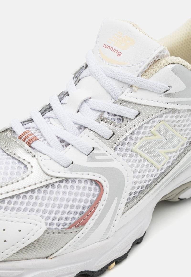 New Balance New Balance 530 UNISEX - Trainers - white Exklusivangebot
