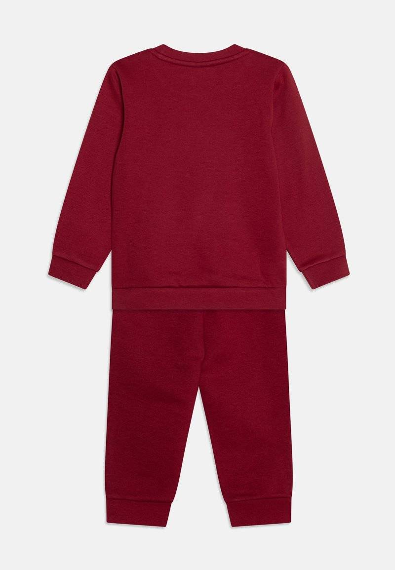 Puma Puma MINICATS CREW JOGGER UNISEX SET - Tracksuit - intense red Super Sparpreis