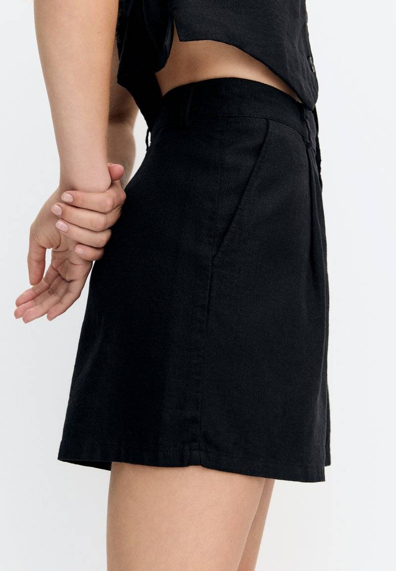 PULL&BEAR PULL&BEAR RUSTIC - BERMUDA - Shorts - black JETZT KAUFEN