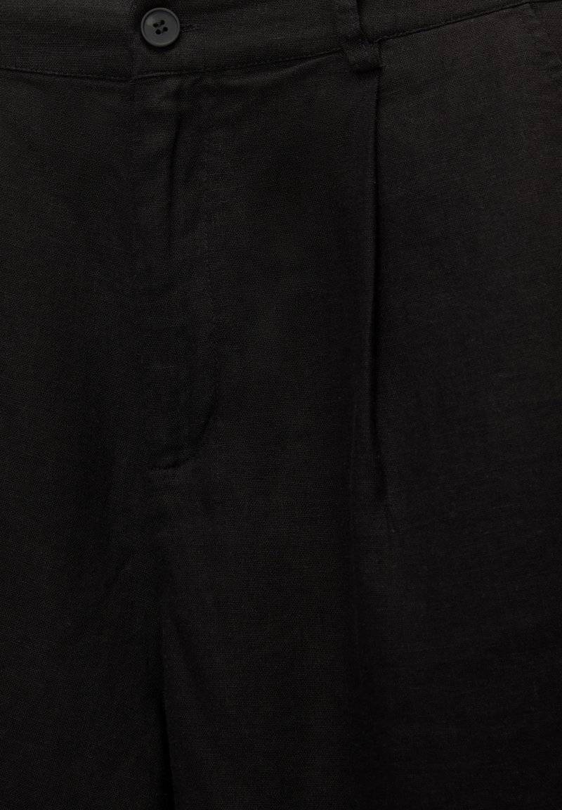 PULL&BEAR PULL&BEAR RUSTIC - BERMUDA - Shorts - black JETZT KAUFEN