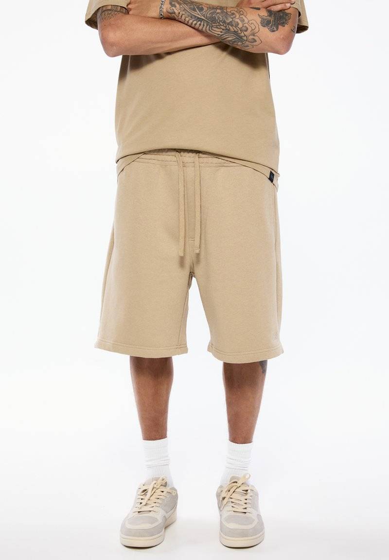 PULL&BEAR PULL&BEAR SET BERMUDA SHORTS AND T-SHIRT - Tracksuit bottoms - sand Kostenloser Versand international