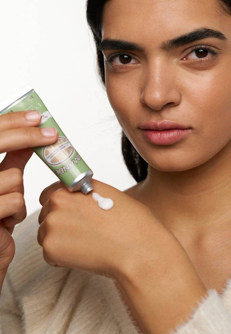 L'OCCITANE L'OCCITANE ALMOND HAND CREAM - Hand cream Sonderangebote