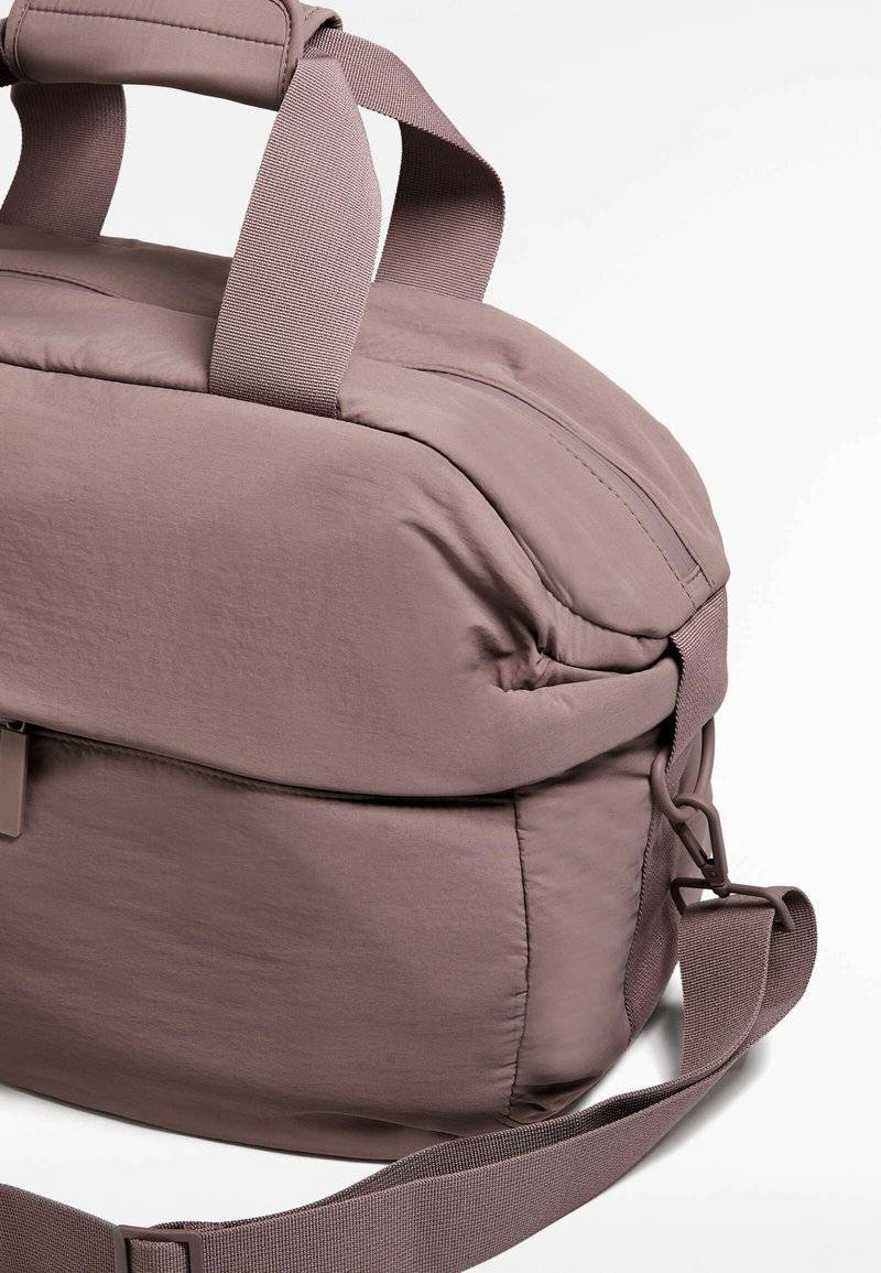 OYSHO OYSHO WITH FLAP POCKET - Sports bag - pink Letzte 2 Tage