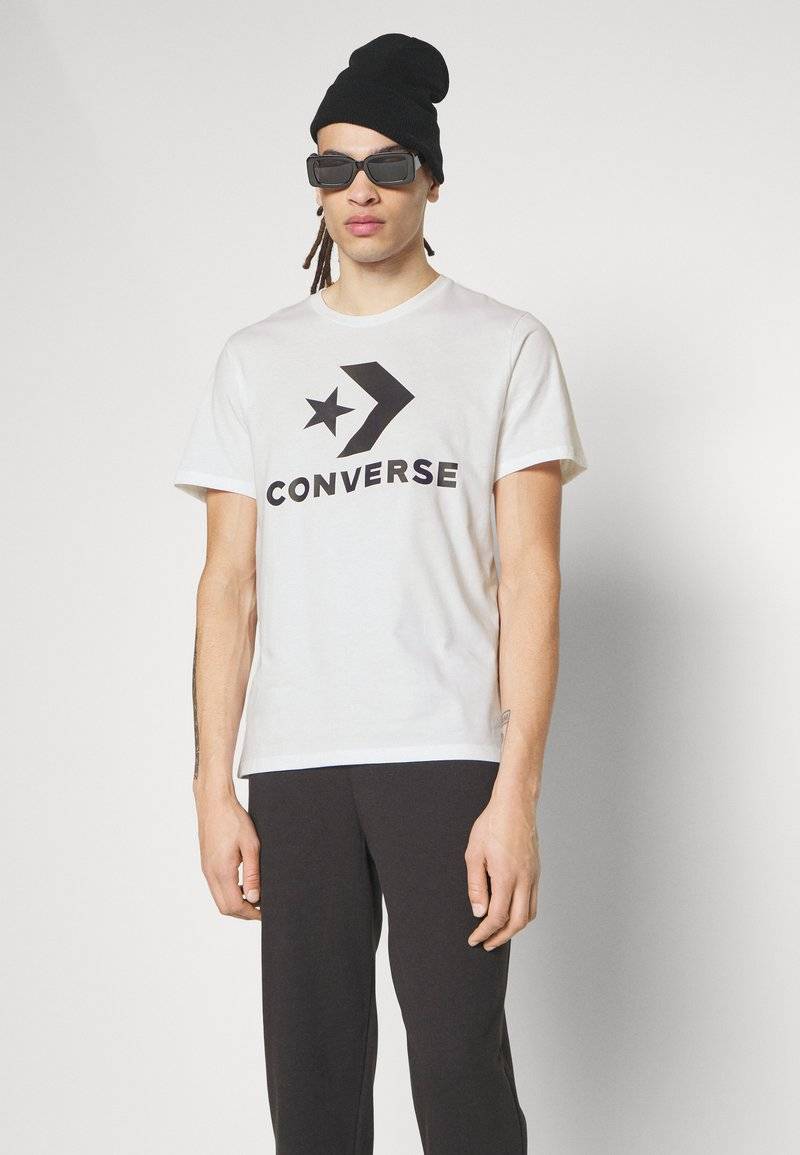 Converse Converse GO TO STAR CHEVRON TEE UNISEX - Print T-shirt - white Limitierter Zeitrabatt