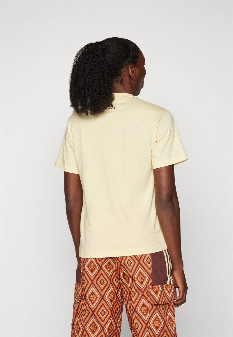 adidas Sportswear adidas Sportswear ADIDAS FARM RIO GRAPHIC - Print T-shirt - easy yellow Zeitbegrenzte Promotion