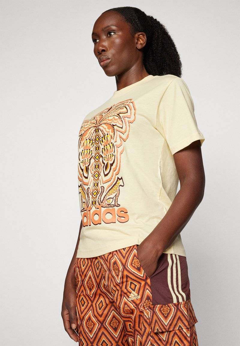 adidas Sportswear adidas Sportswear ADIDAS FARM RIO GRAPHIC - Print T-shirt - easy yellow Zeitbegrenzte Promotion