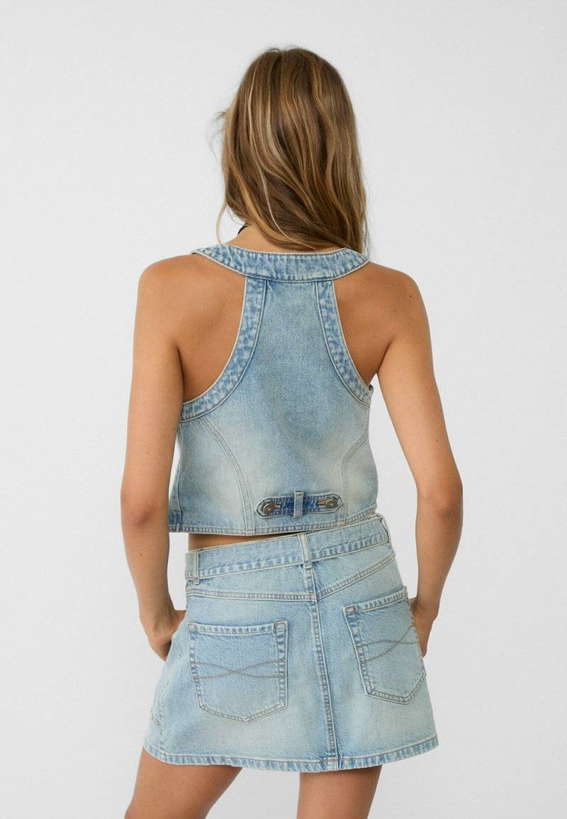 Stradivarius Stradivarius STUDDED - Waistcoat - laser denim Kostenloser Versand