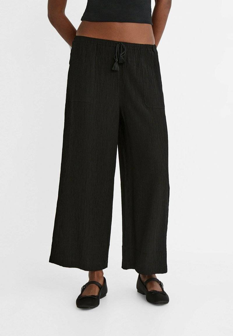 Stradivarius Stradivarius FLOWING CULOTTES - Trousers - black Muttertagsangebot