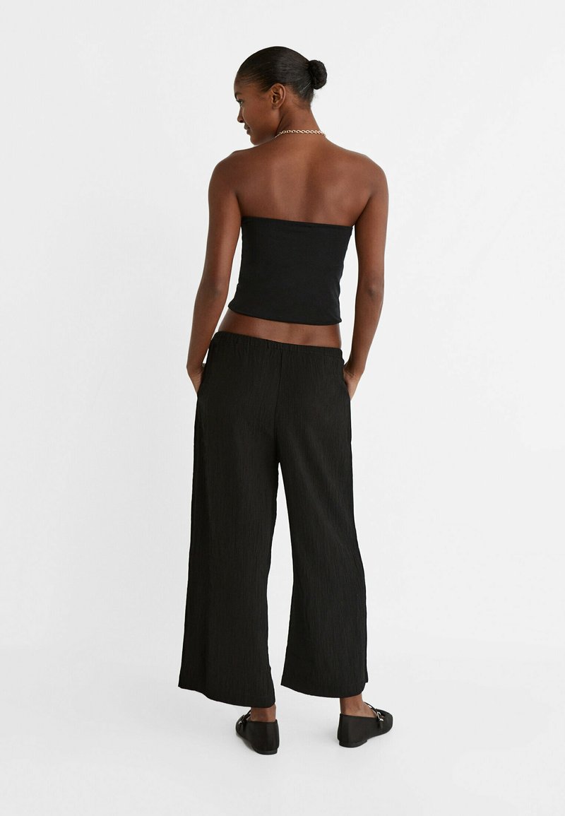 Stradivarius Stradivarius FLOWING CULOTTES - Trousers - black Muttertagsangebot