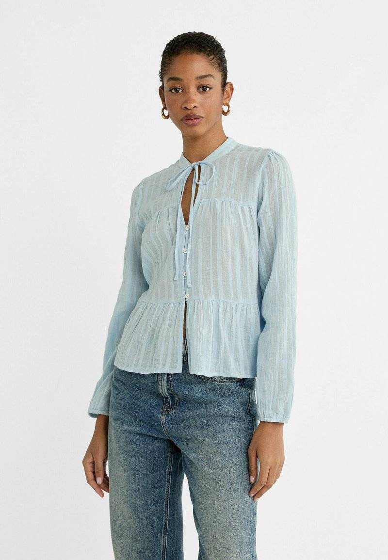 Stradivarius Stradivarius FLOWING BOHO - Blouse - light blue Vatertagsangebot