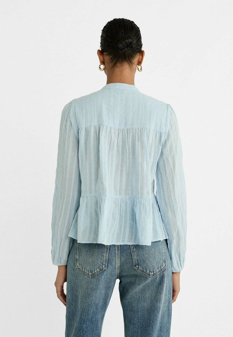 Stradivarius Stradivarius FLOWING BOHO - Blouse - light blue Vatertagsangebot